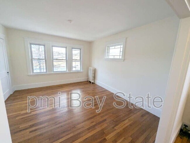 Building Photo - 37 Brainard St