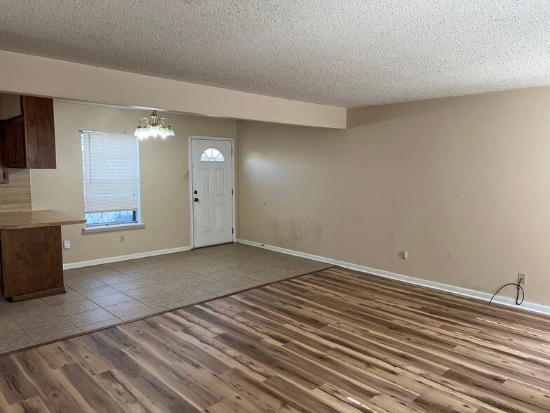 dining room - 203 Bourbon St