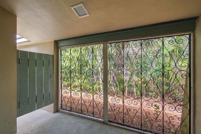 Building Photo - 1257 Fairway Cir S