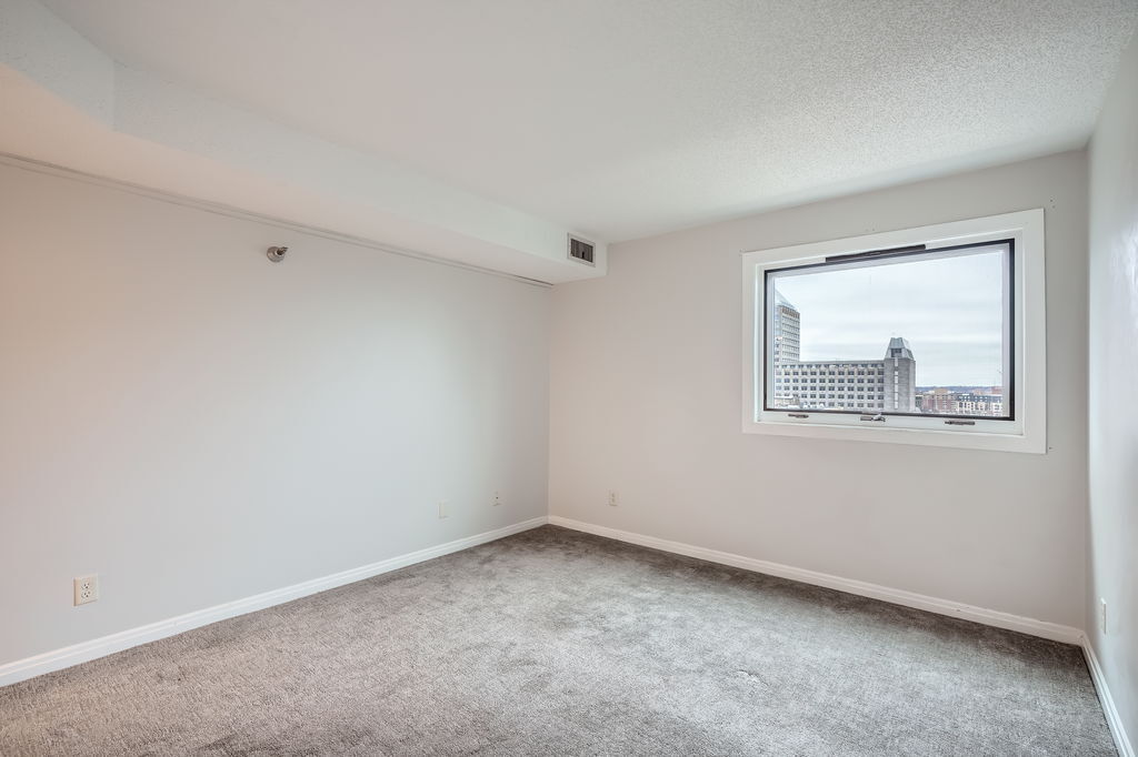Building Photo - 66 9th St E