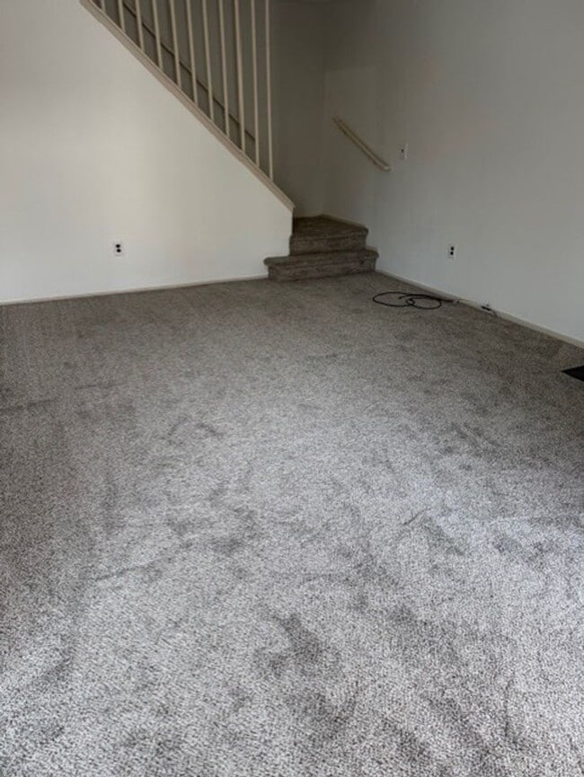 Building Photo - 2 BED - 1.5 BATH CANTON CONDO -----NORTHWIND