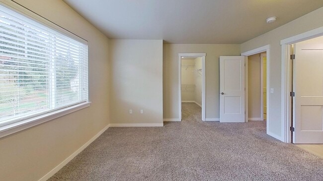 Building Photo - 3 Bedroom 2.5 Bath Duplex with 2 Car Garage. Schedule a tour today!