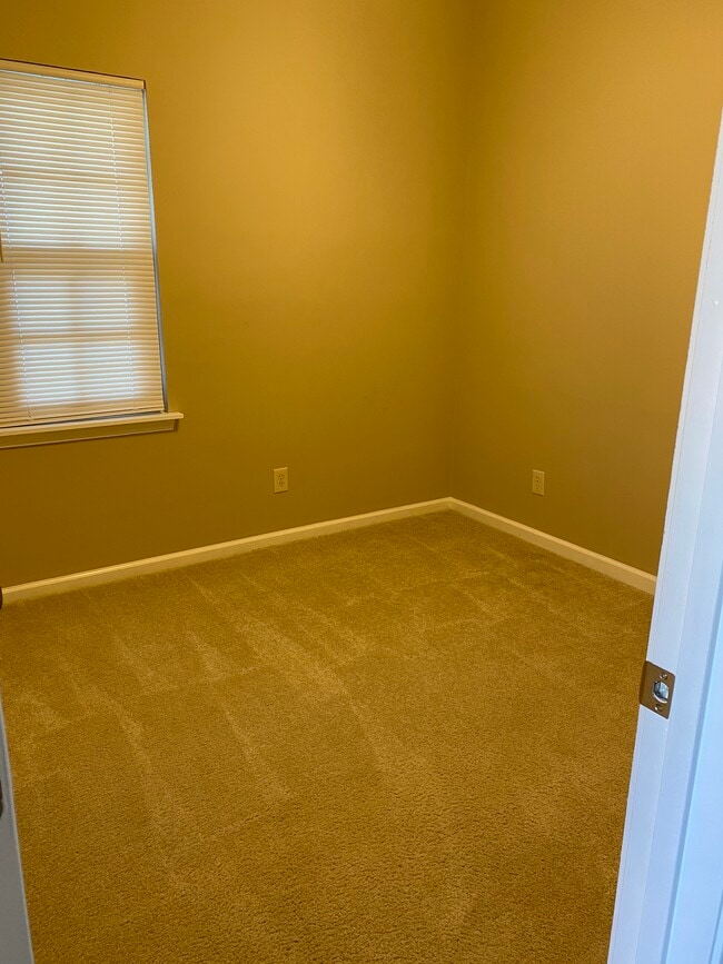 Building Photo - 4212 Sweetwater Blvd