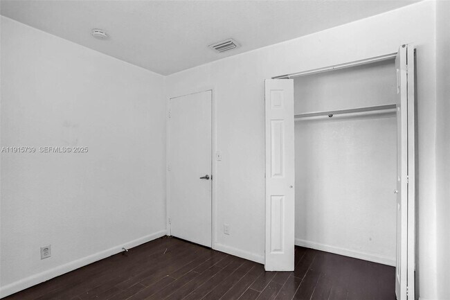 Building Photo - 2719 NW 39th Terrace