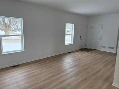 Building Photo - 400 7th St