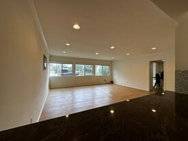 Building Photo - 1015 N Michillinda Ave