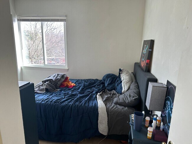 Building Photo - Spacious 4bd/2ba Apartment at Hunters Ridg...