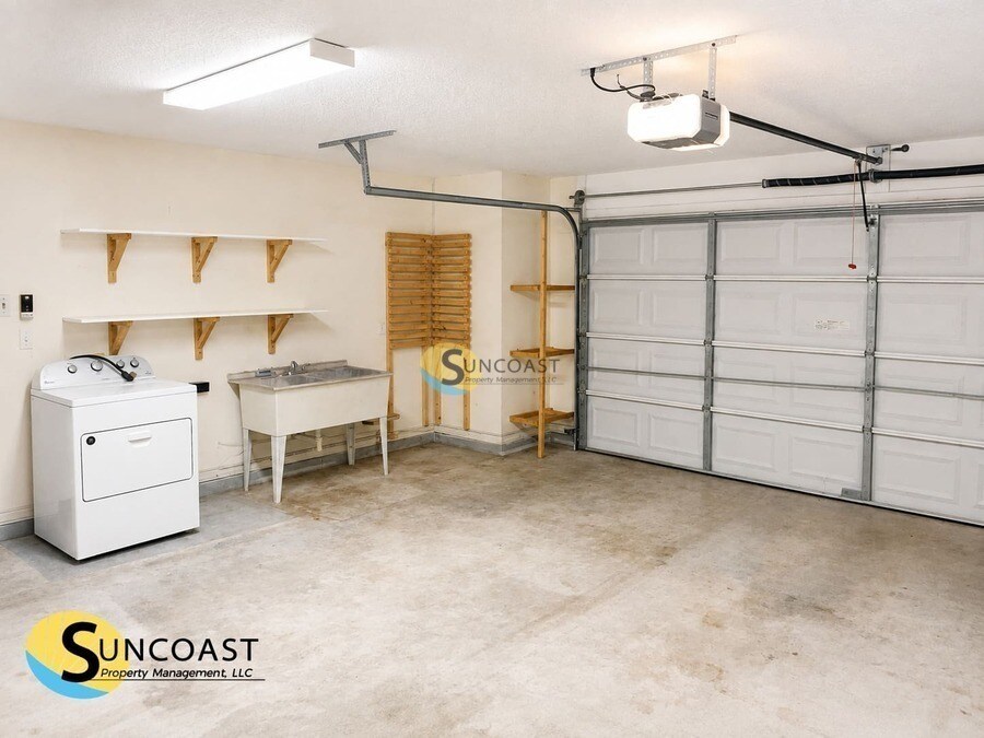 Building Photo - 1233 Shallowford Dr E