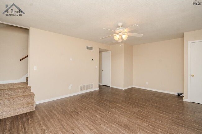 Building Photo - 1215 N Pacific Ave