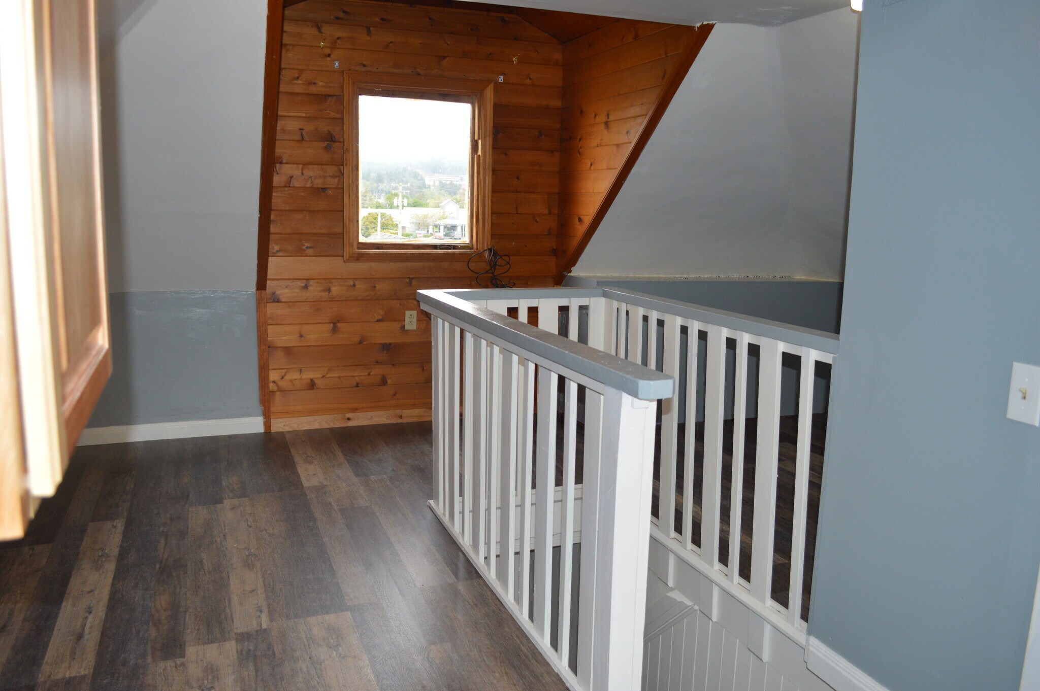 Building Photo - 430 S Holladay Dr