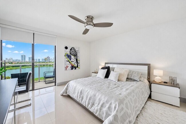 Building Photo - 3675 N Country Club Dr