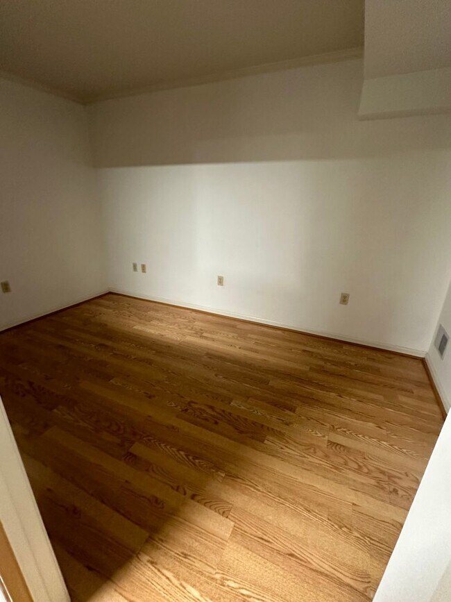 Building Photo - Charming 3 BR, 2.5 Ba house in a great location in town on a quiet cul de sac