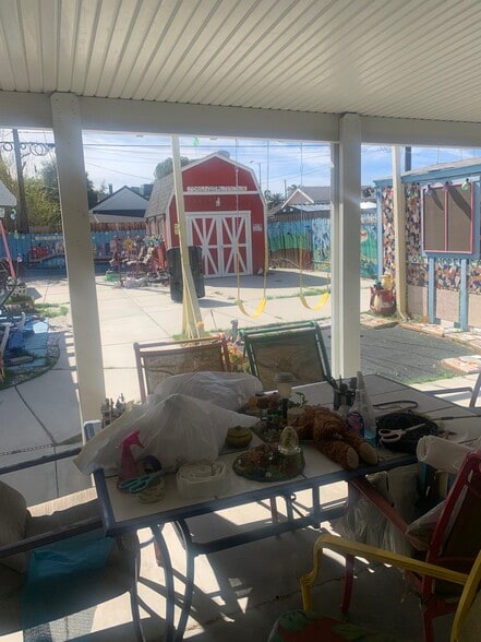 Huge backyard - 1400 Jessica Ave