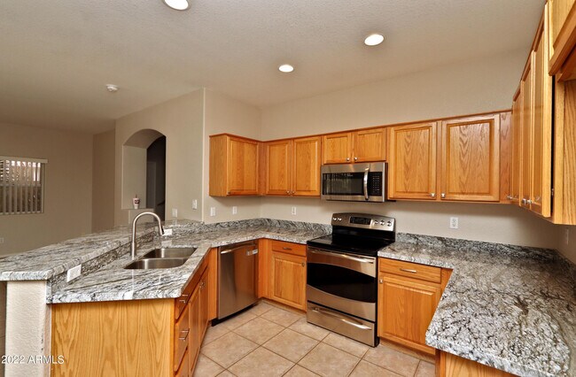 Building Photo - 14168 W Clarendon Ave