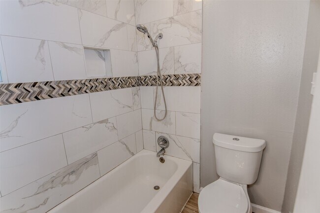 Building Photo - 20031 Woodhall Ln