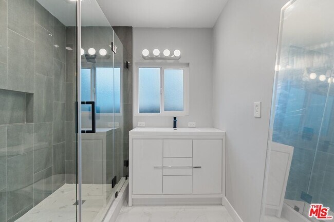 Building Photo - 2522 Armacost Ave