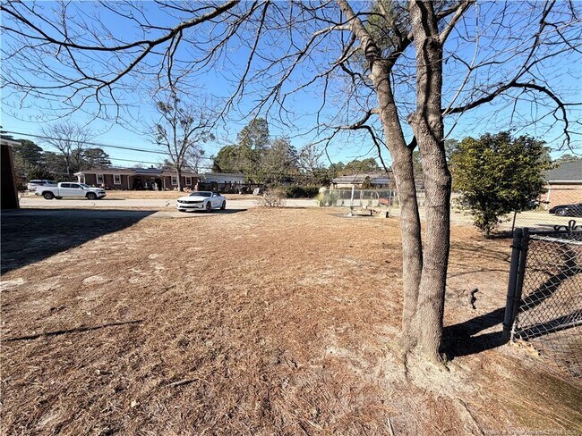 Building Photo - 601 Helen St