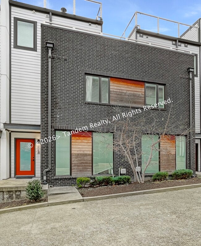 Building Photo - 2807 Delaware Ave