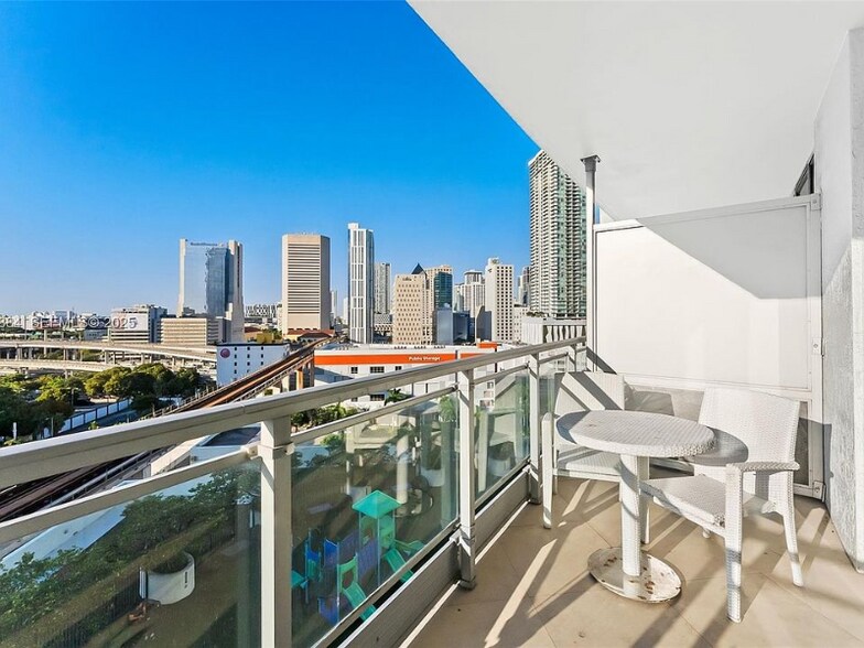 Building Photo - 90 SW 3rd St