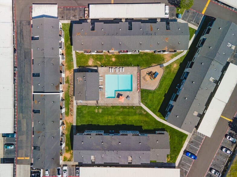 Building Photo - 320 Smilax Rd