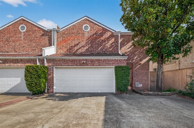 Building Photo - 2413 Potomac Dr