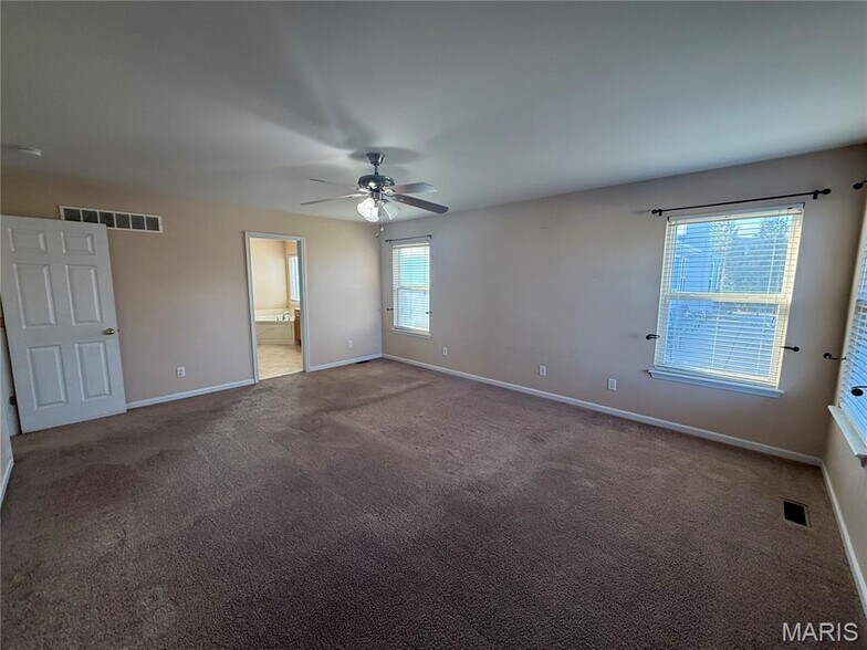 Building Photo - 733 Pecan Hill Dr