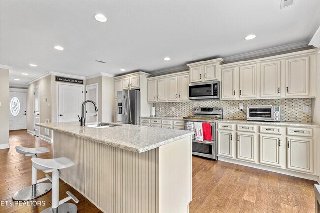 Building Photo - 1017 Brighton Dr