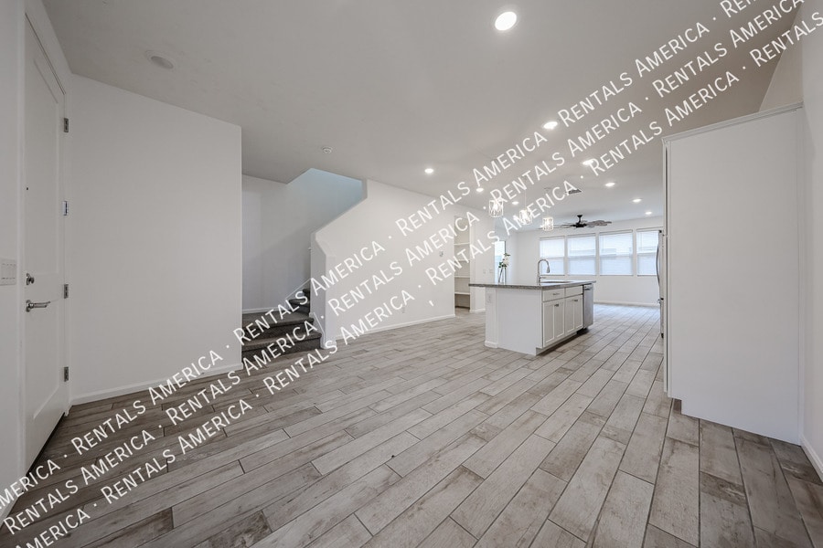 Building Photo - 1857 W 22nd Ave