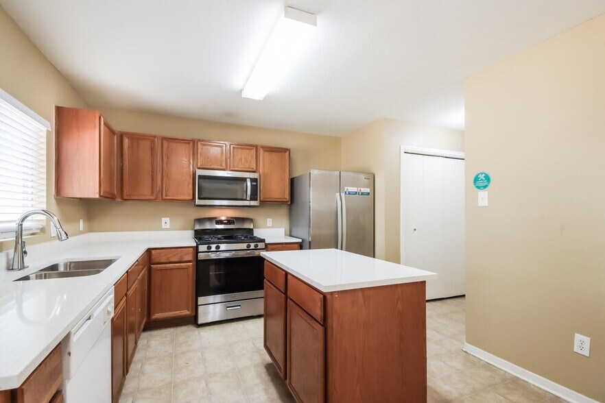 Building Photo - 1127 Laurel Chase Tr