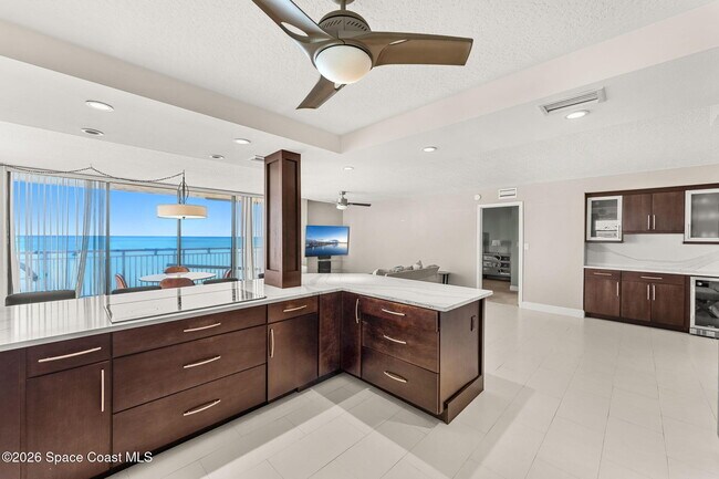 Building Photo - 877 N Hwy A1A