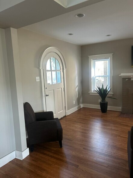 Building Photo - 6726 Chamberlain Ave