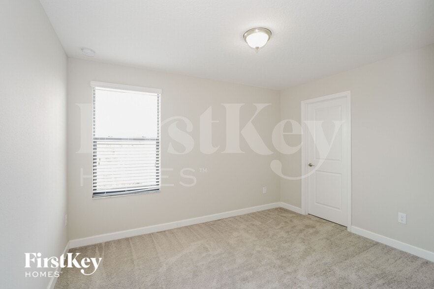 Building Photo - 9835 Ivory Dr