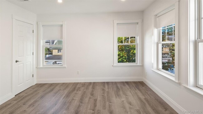 Building Photo - 33 Devoe St