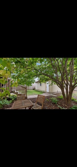 Backyard - 138 Cecil St SE