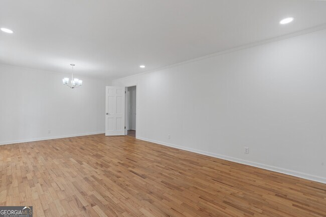 Building Photo - 223 Brookwood Dr