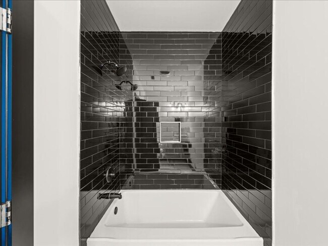 Building Photo - Knoxville 37914 - 3 bedroom, 3 bath stunni...