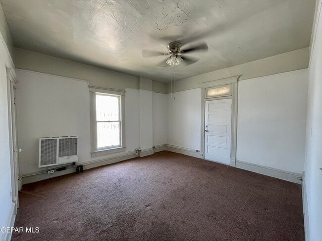 Building Photo - 901 E Rio Grande Ave