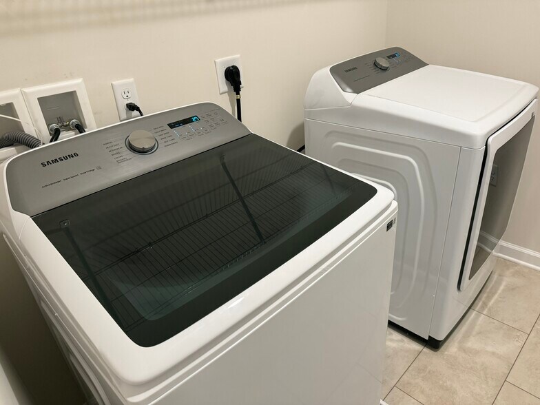 Laundry Room - Washer & Dryer - 1 Culvert Dr