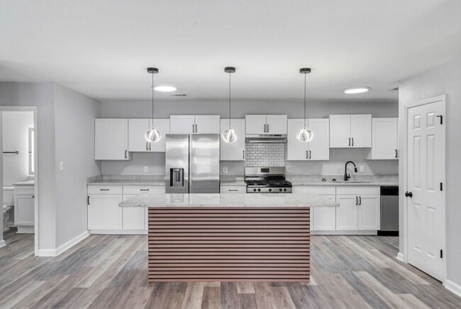 Building Photo - 2 Bedroom Traditional