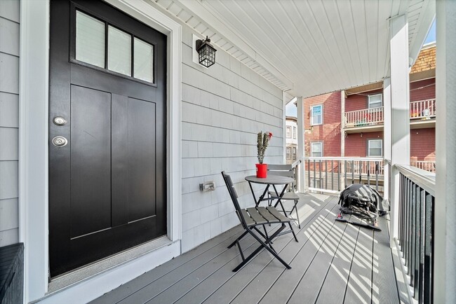 Building Photo - 11 Mason St