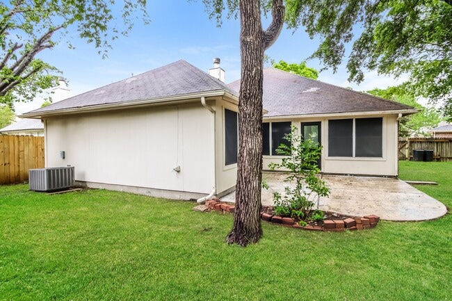 Building Photo - 26967 Crown Haven Ct