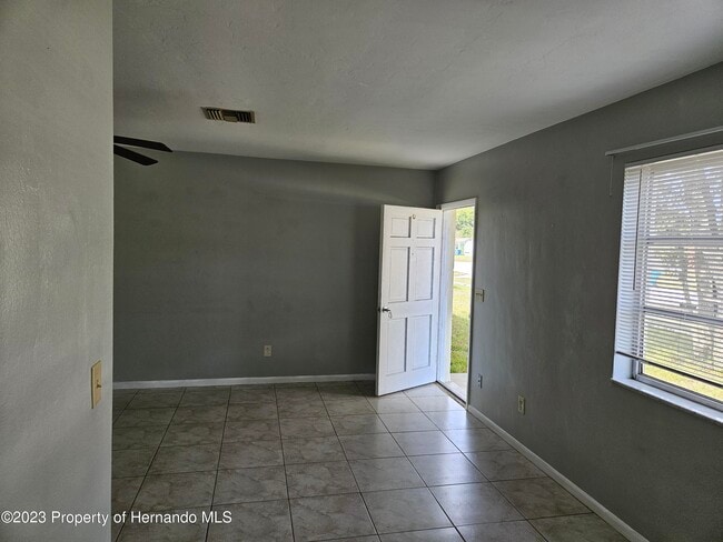 Building Photo - 4623 Cynthia Ln