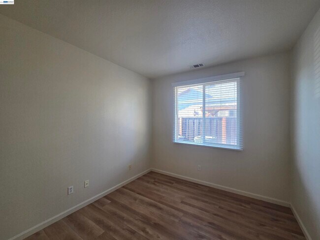 Building Photo - 1646 Mallard St