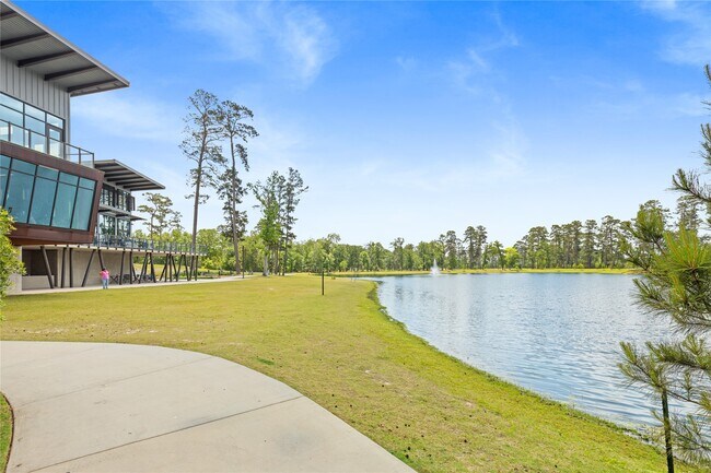 Building Photo - 641 Royal Arch Dr