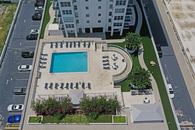 Building Photo - 3015 N Ocean Blvd