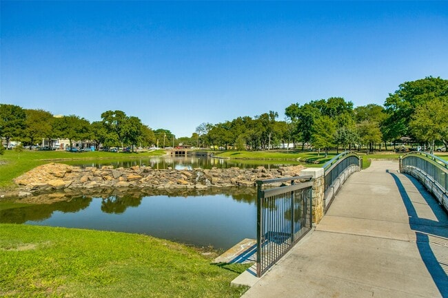 Building Photo - 1424 Stagecoach Dr