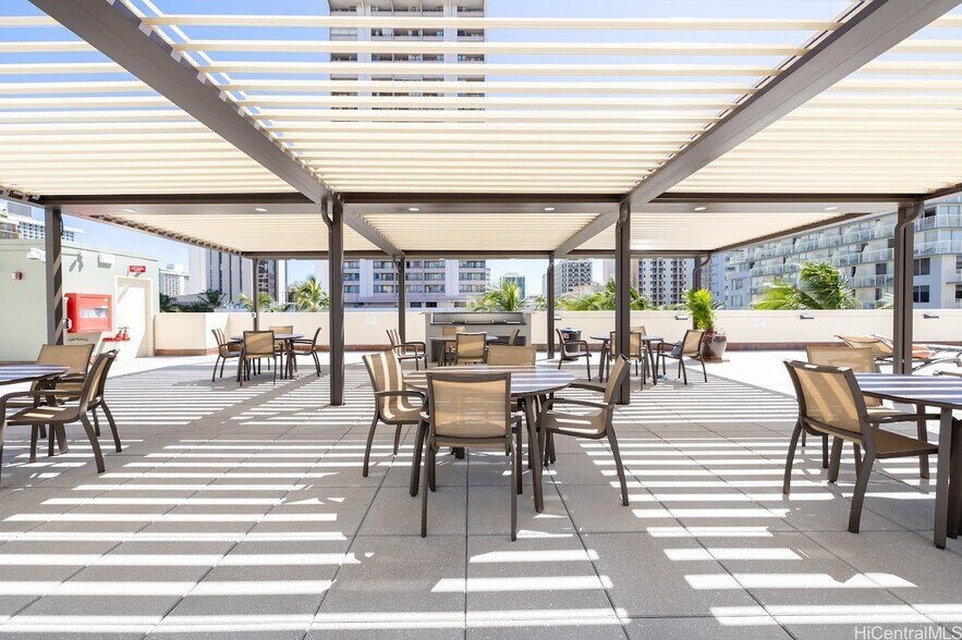 Building Photo - 2211 Ala Wai Blvd