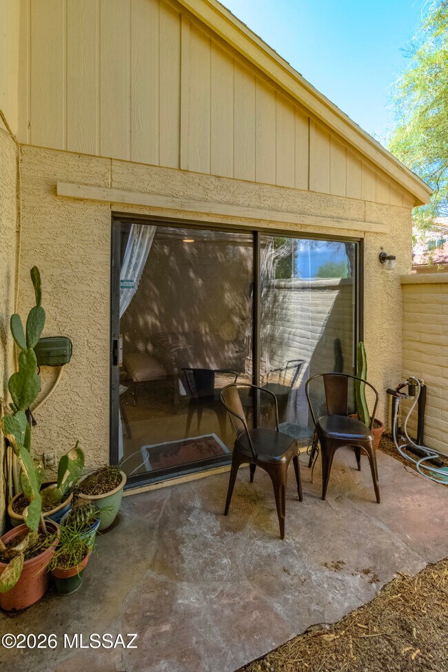 Building Photo - 2549 N Palo Santo Dr