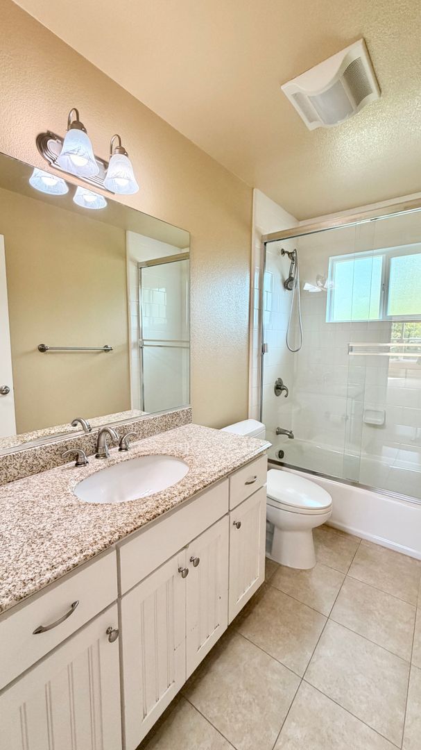 Building Photo - Desirable Mountain View 4 Bed + 3.5 Bath + Office Home. Close to Downtown Mountain View. Great Lo...