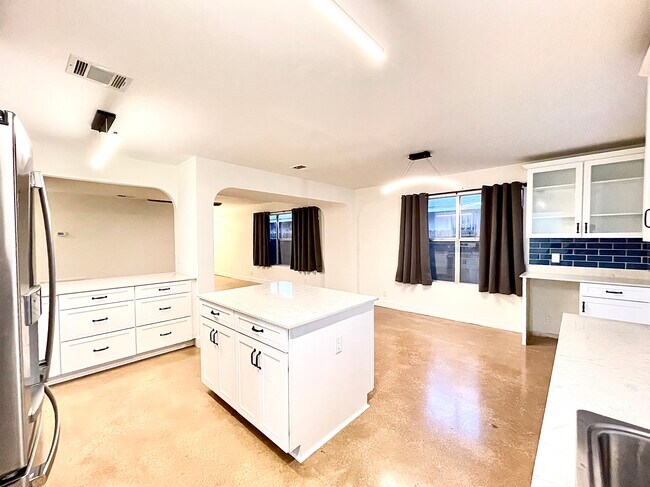 Building Photo - 9503 Dalewood Dr